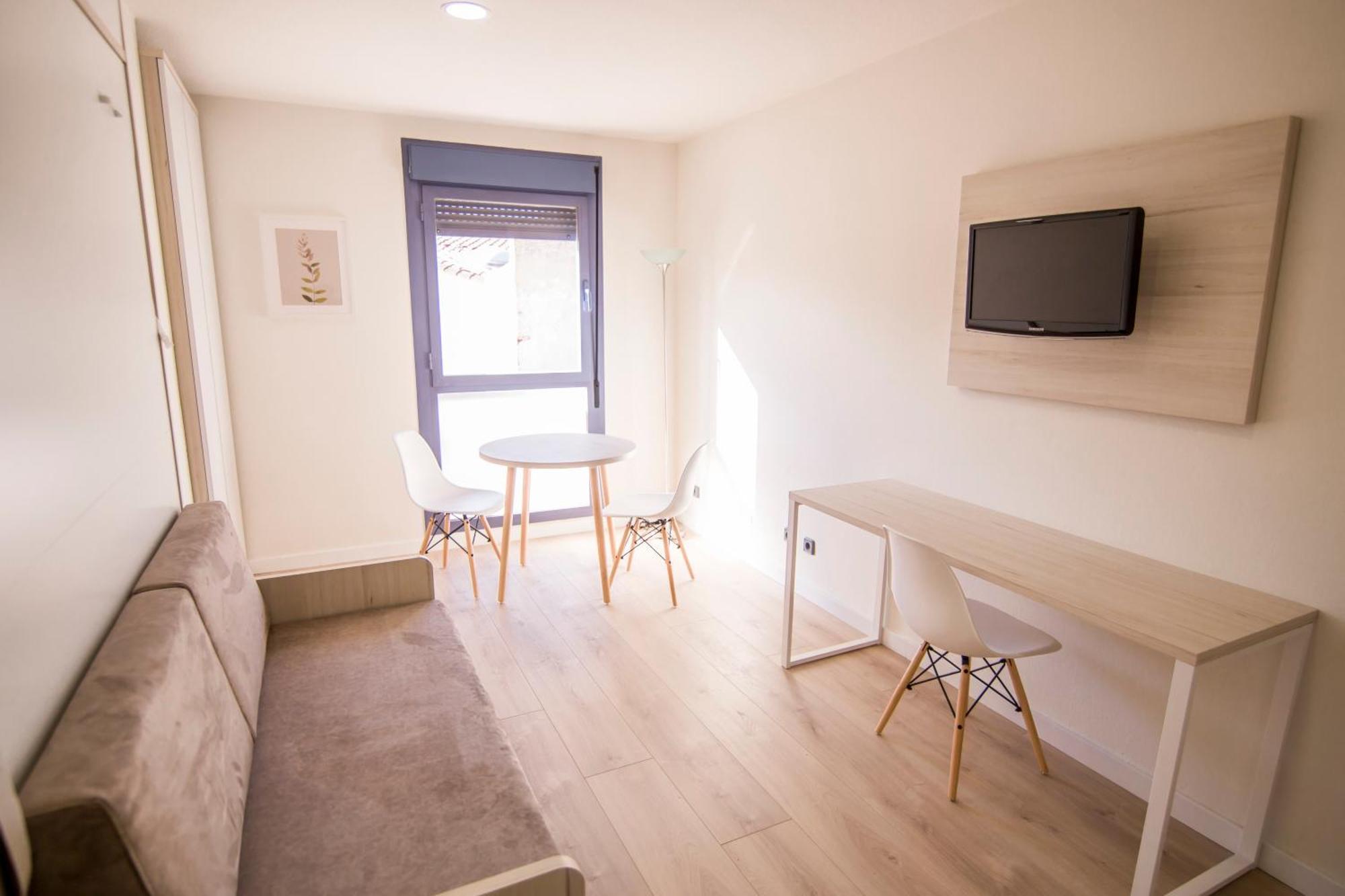 Apartamentos Plaza De Santiago - Estudios Turisticos - 1 Llave Pinto Exterior photo