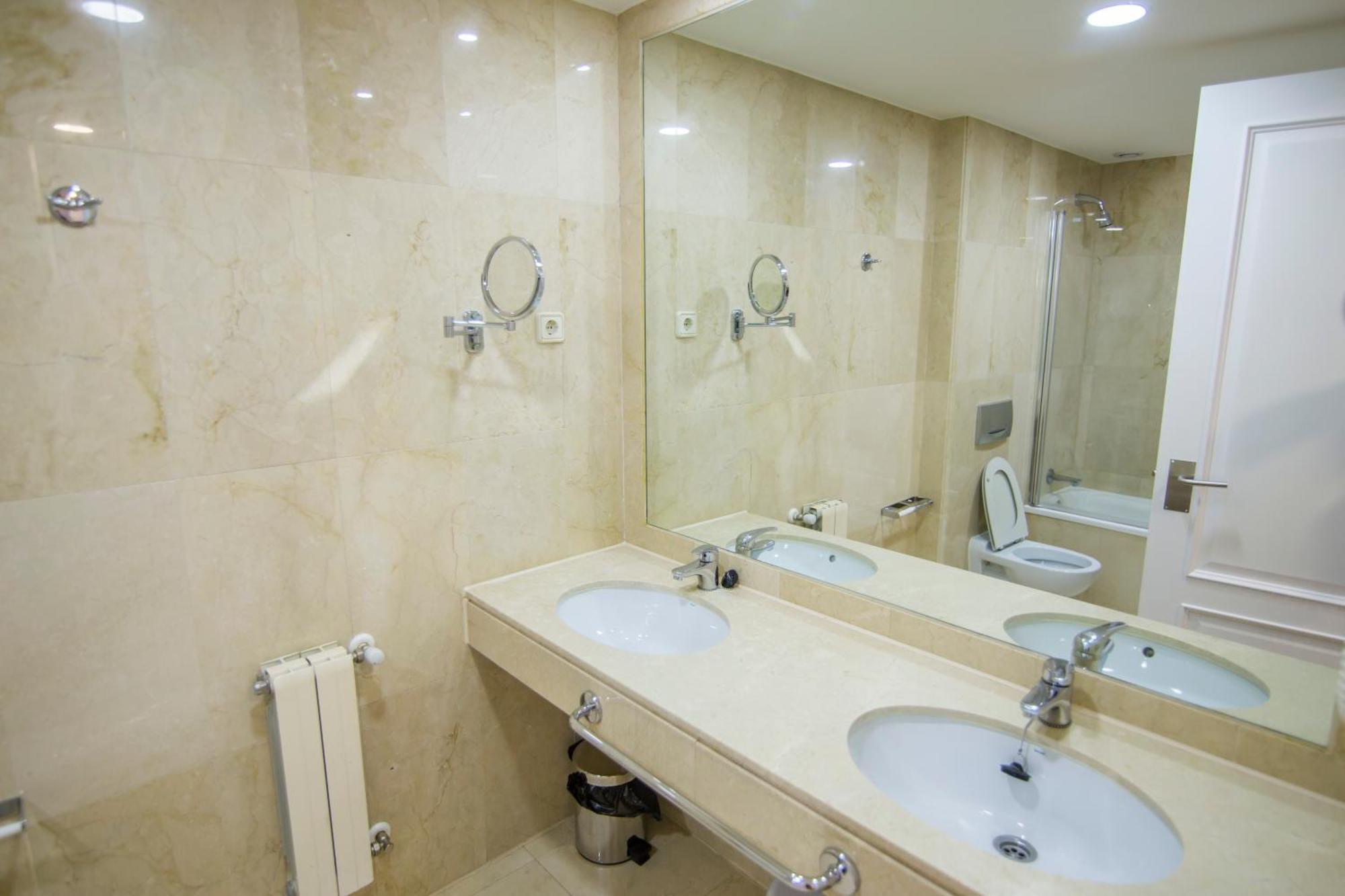 Apartamentos Plaza De Santiago - Estudios Turisticos - 1 Llave Pinto Exterior photo