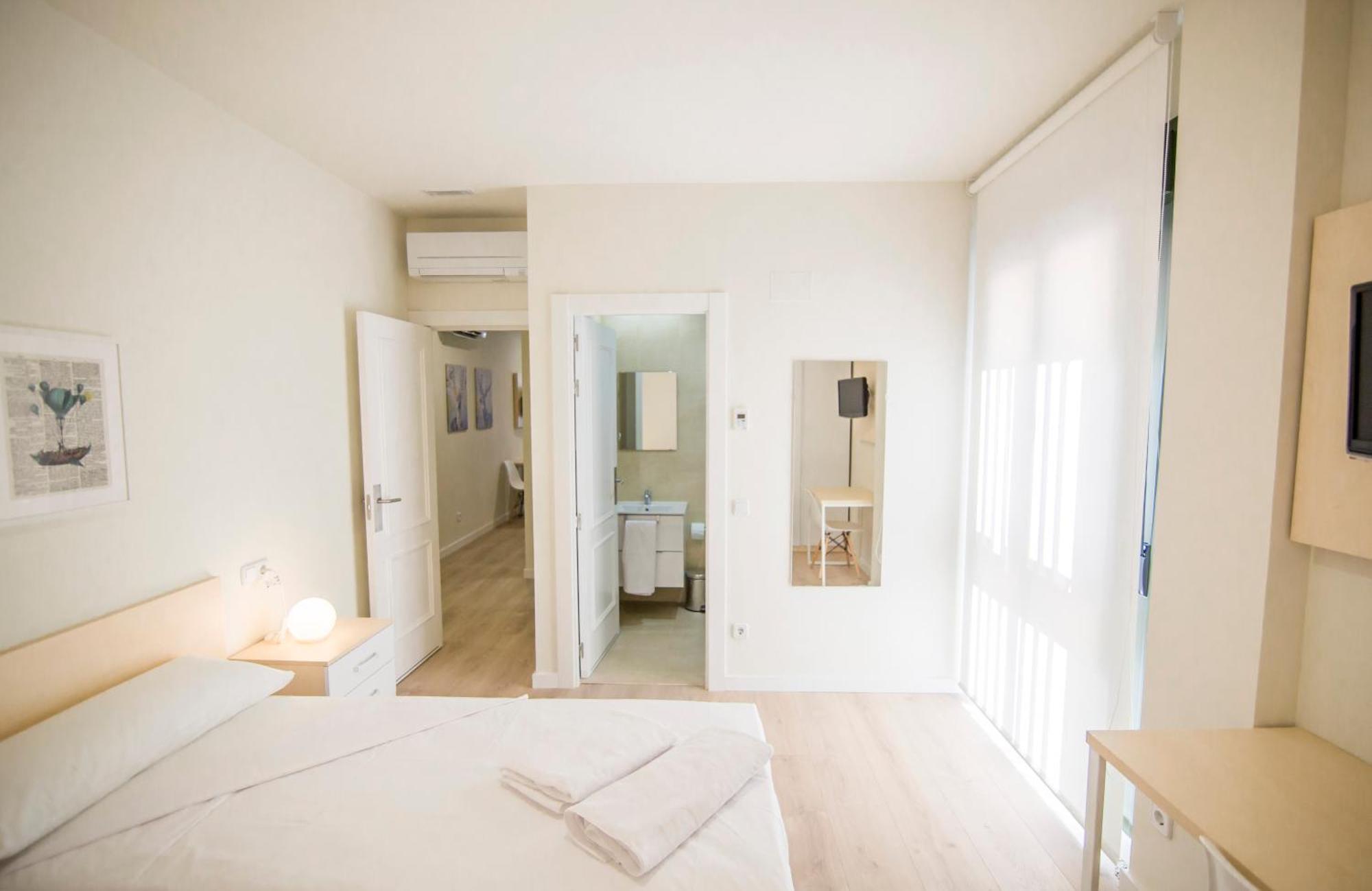 Apartamentos Plaza De Santiago - Estudios Turisticos - 1 Llave Pinto Exterior photo