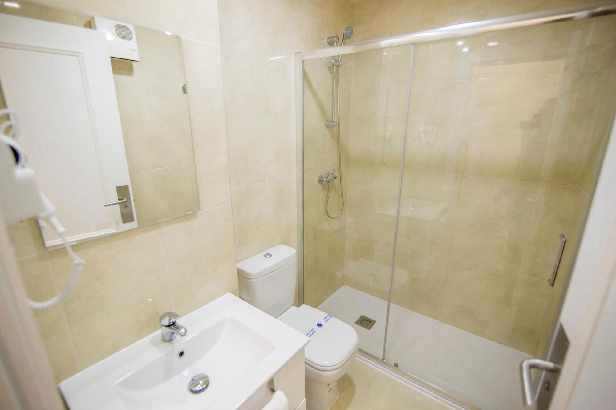 Apartamentos Plaza De Santiago - Estudios Turisticos - 1 Llave Pinto Exterior photo