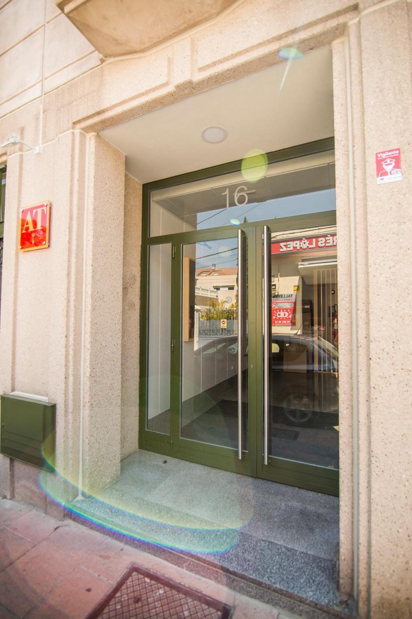Apartamentos Plaza De Santiago - Estudios Turisticos - 1 Llave Pinto Exterior photo